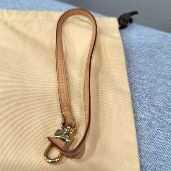 Louis Vuitton Monogram Wristlet In Excellent Condition - Picture 15 of 16